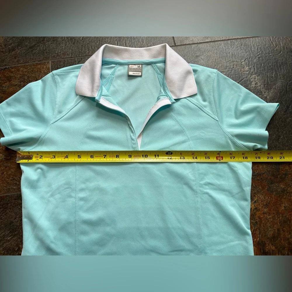 Women’s Nike Sphere fit dry pull over V neck short sleeve. Light blue. Medium